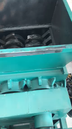 廢液壓管撕碎機(jī)工作視頻 廢液壓管撕碎機(jī)工作視頻